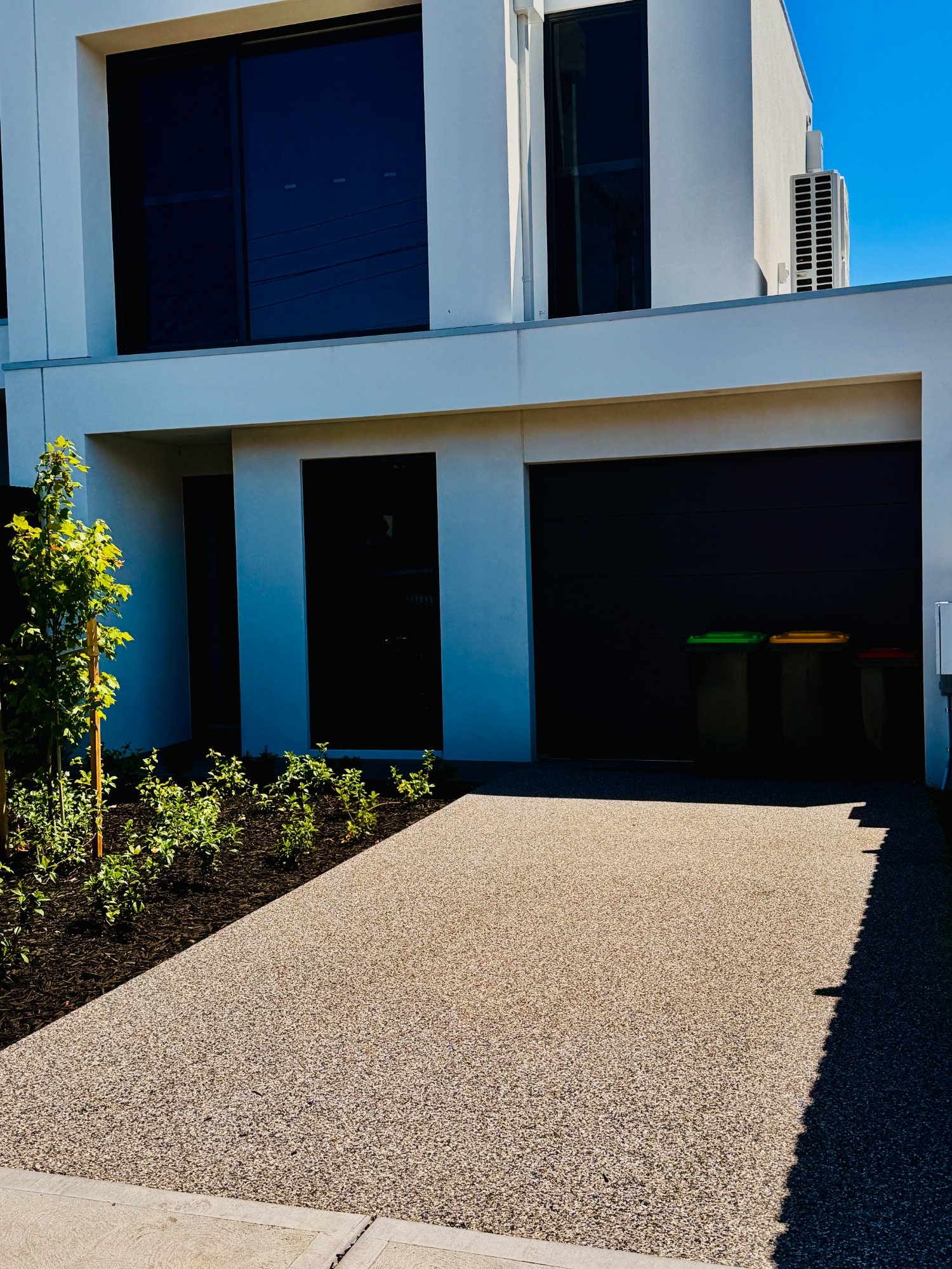 White Townhouse Resin Bound Driveway